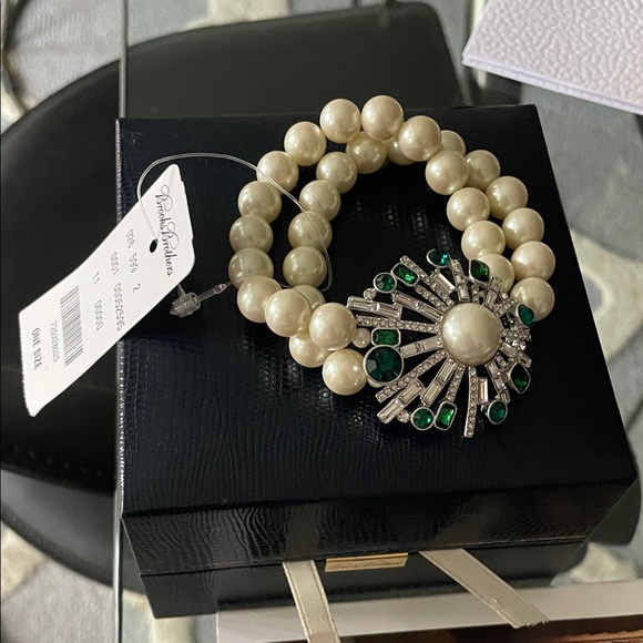 Brooks Brothers Pearl and Green Gem Bracelet NWT - Picture 2 of 5